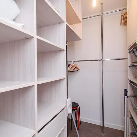 Apartment Lovely 1-bedroom Near Park In