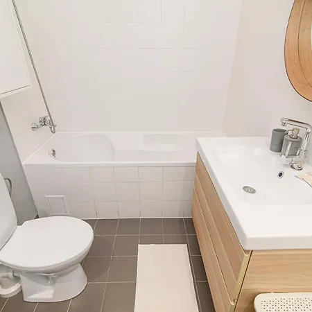 Lovely 1-bedroom Near Park In *