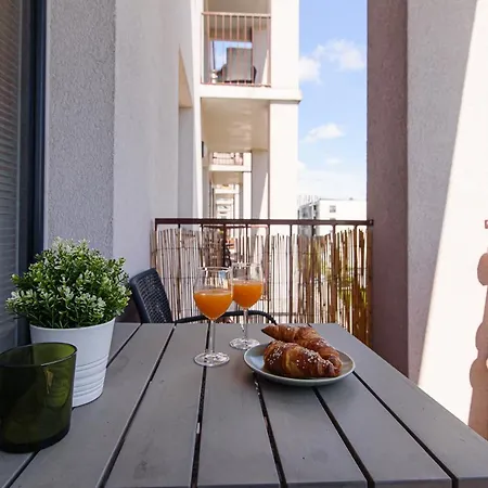 Lovely 1-bedroom Near Park In Apartment